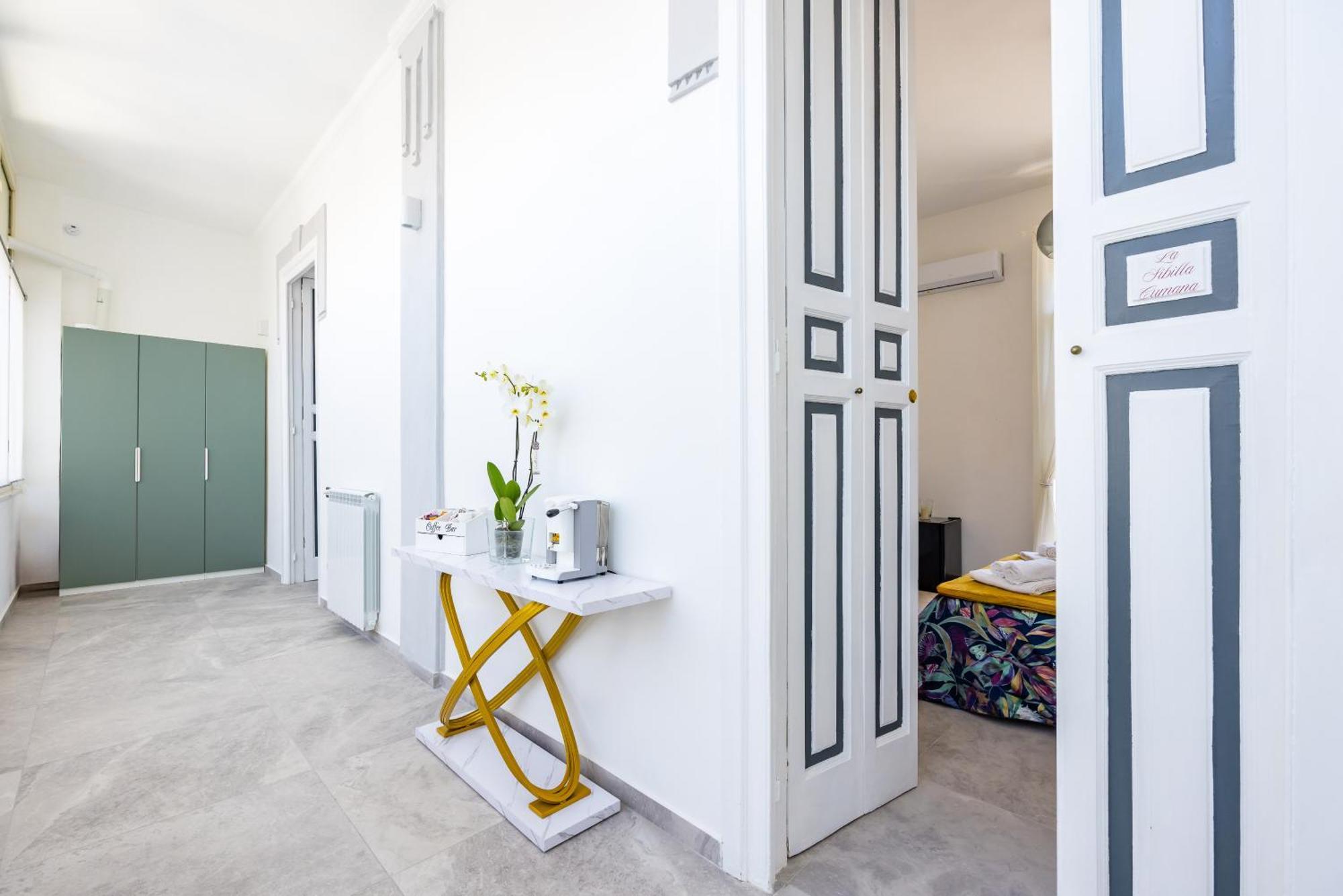 Apartment Holme Relais Santa Lucia By Napoliapartments Naples