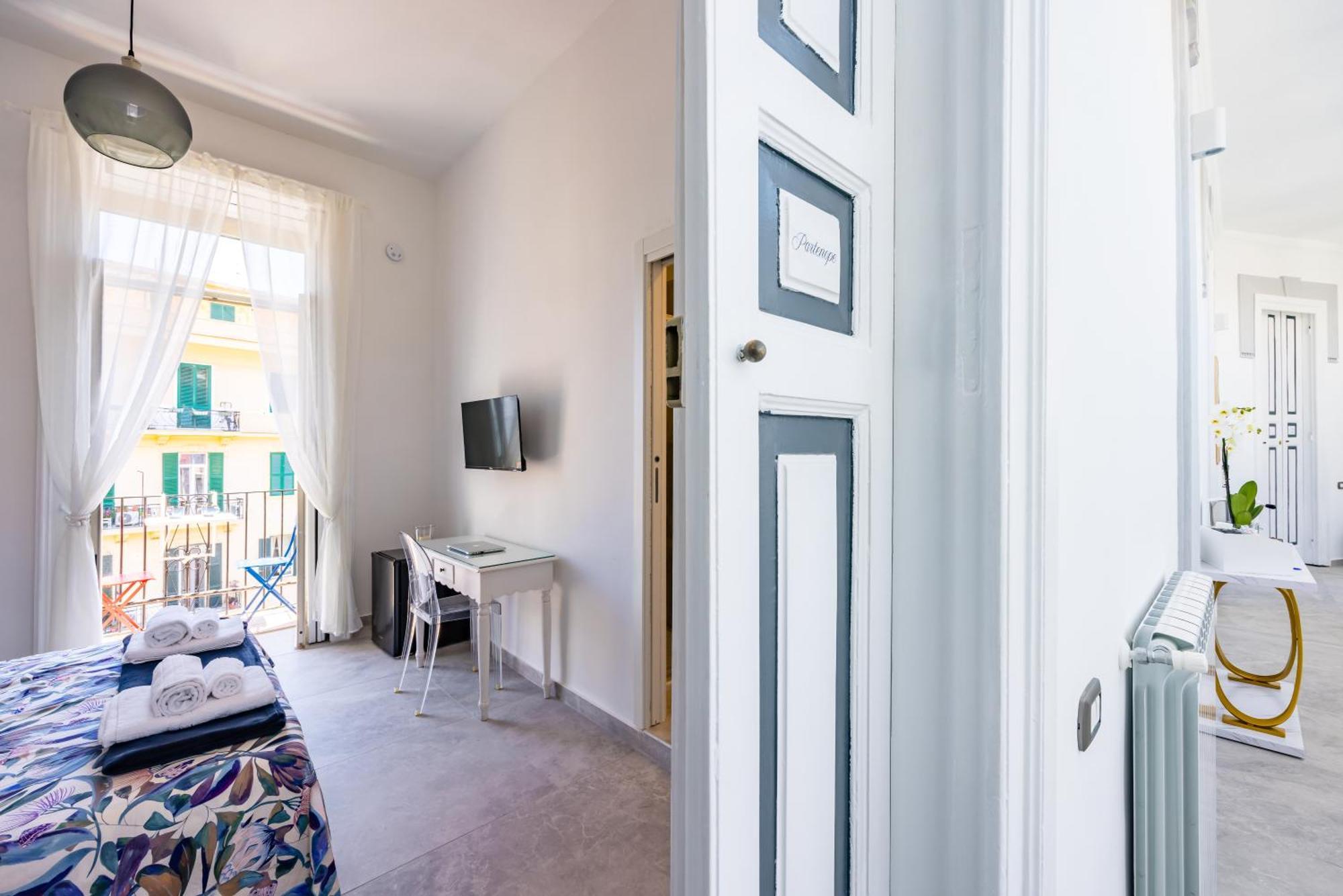 Apartment Holme Relais Santa Lucia By Napoliapartments